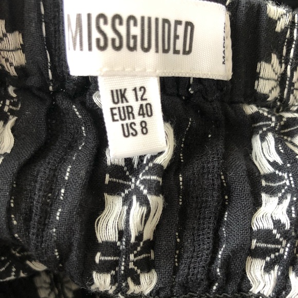 Missguided Black floral print mini skirt - Picture 4 of 5